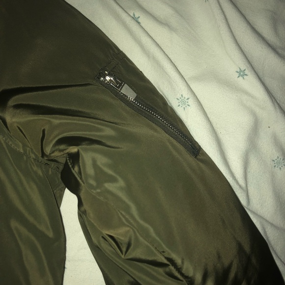 Olive Green bomber - Picture 5 of 6